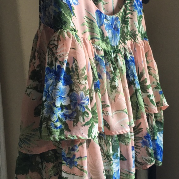 Light & Flowy Tropical Floral Print Pattern Blouse - Picture 2 of 6